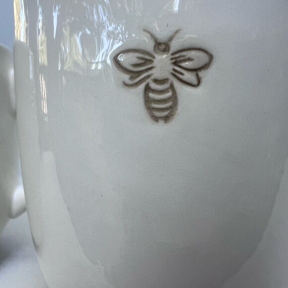 Vintage Pottery Barn BEE White China Tea Pot with mugs 8 oz - Picture 11 of 11